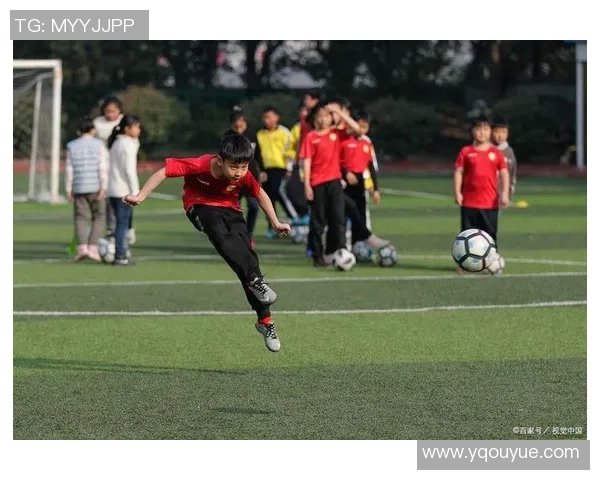 足球新手必看:掌握团队协作提升比赛表现的实用技巧与建议